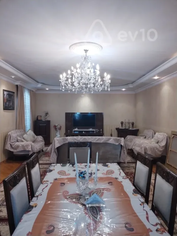 Satılır 10 otaqlı həyət evi 650 m²