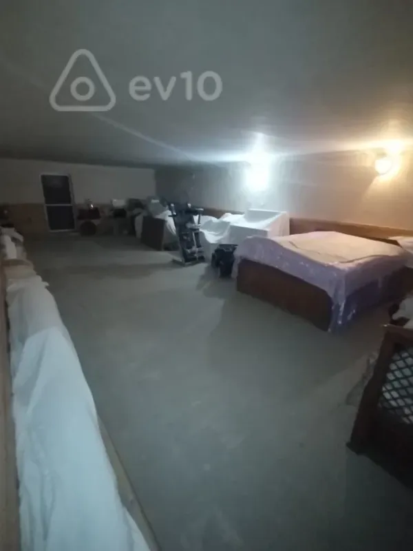 Satılır 10 otaqlı həyət evi 650 m²