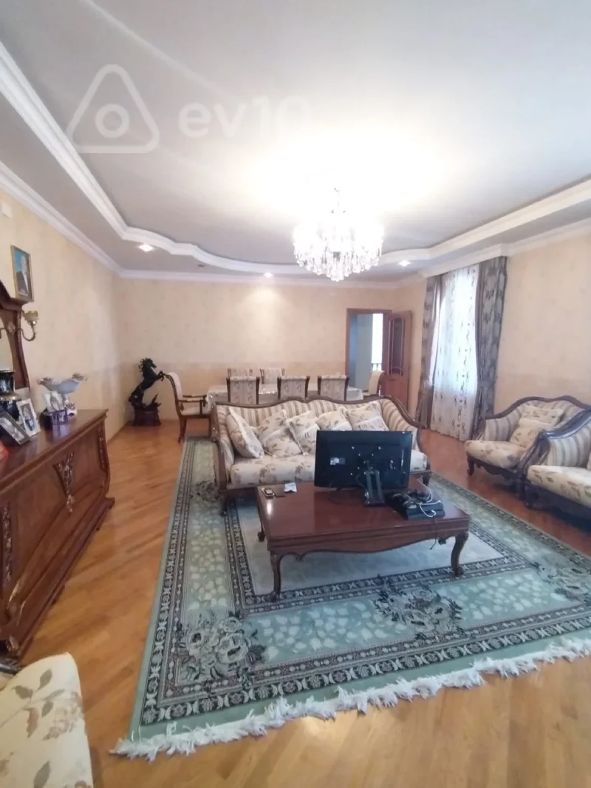 Satılır 10 otaqlı həyət evi 650 m²