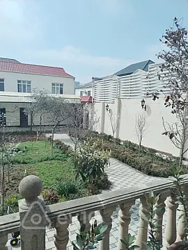 Satılır 10 otaqlı həyət evi 650 m²