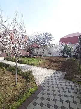 Satılır 10 otaqlı həyət evi 650 m²