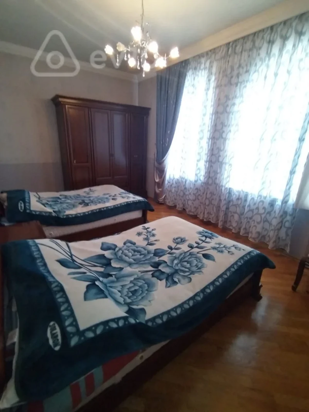 Satılır 10 otaqlı həyət evi 650 m²