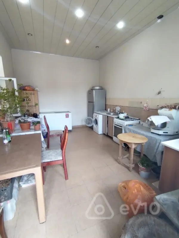 Satılır 10 otaqlı həyət evi 650 m²