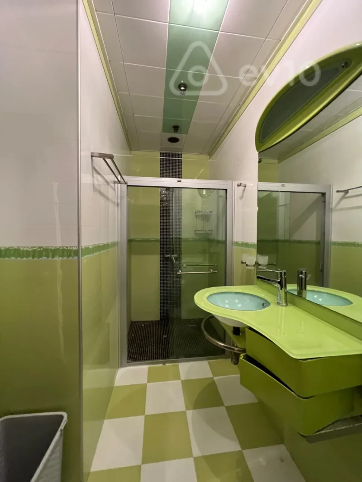 Kirayə verilir 5 otaqlı yeni tikili 450 m²