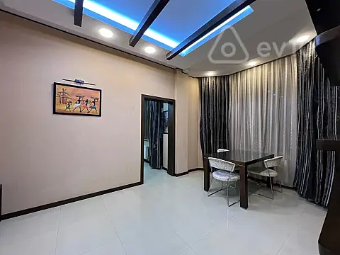 Kirayə verilir 5 otaqlı yeni tikili 450 m²