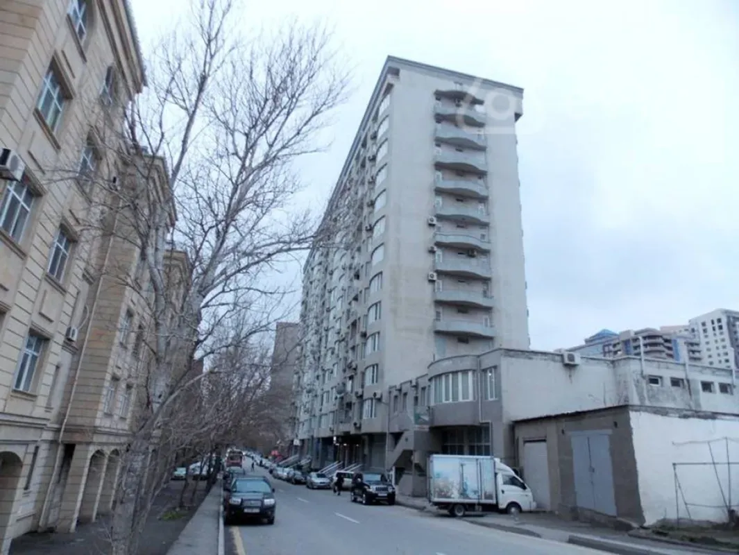 Kirayə verilir 5 otaqlı yeni tikili 450 m²