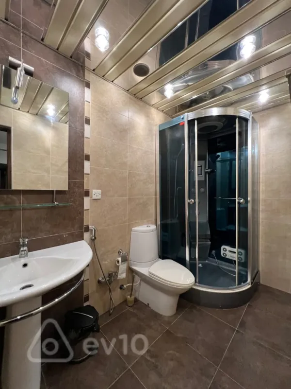 Kirayə verilir 5 otaqlı yeni tikili 450 m²