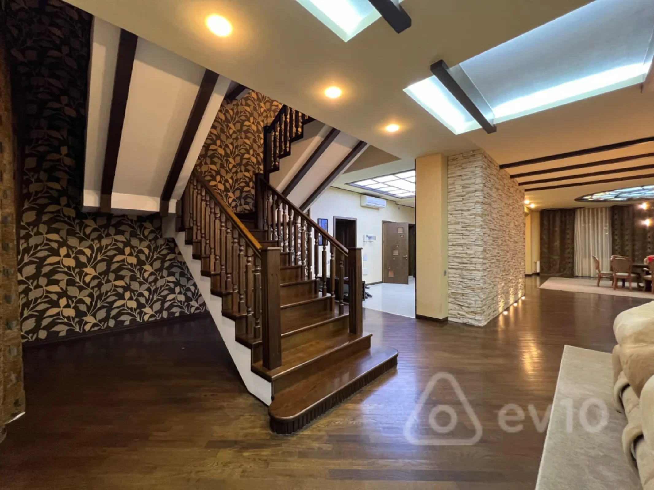 Kirayə verilir 5 otaqlı yeni tikili 450 m²