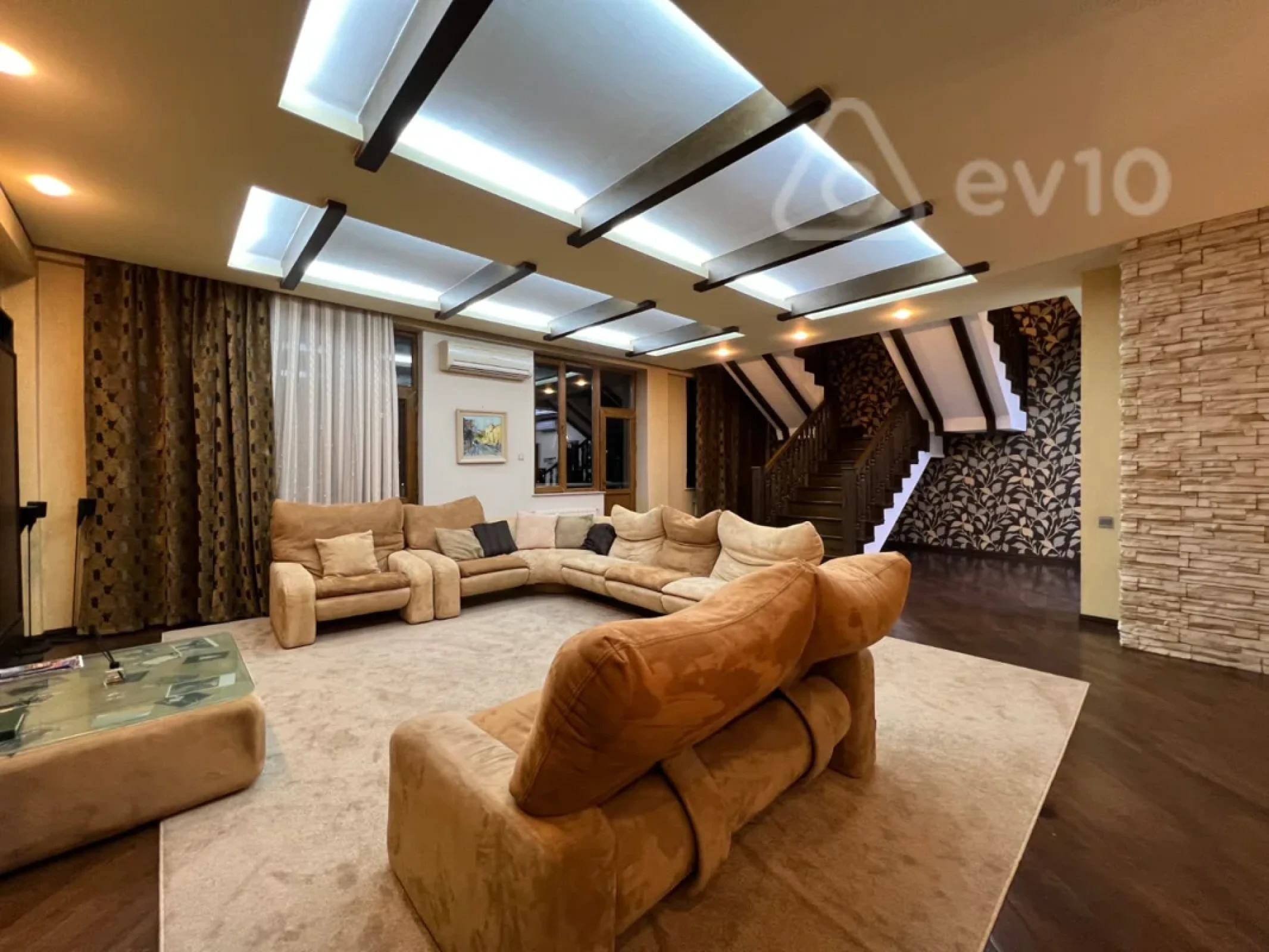 Kirayə verilir 5 otaqlı yeni tikili 450 m²