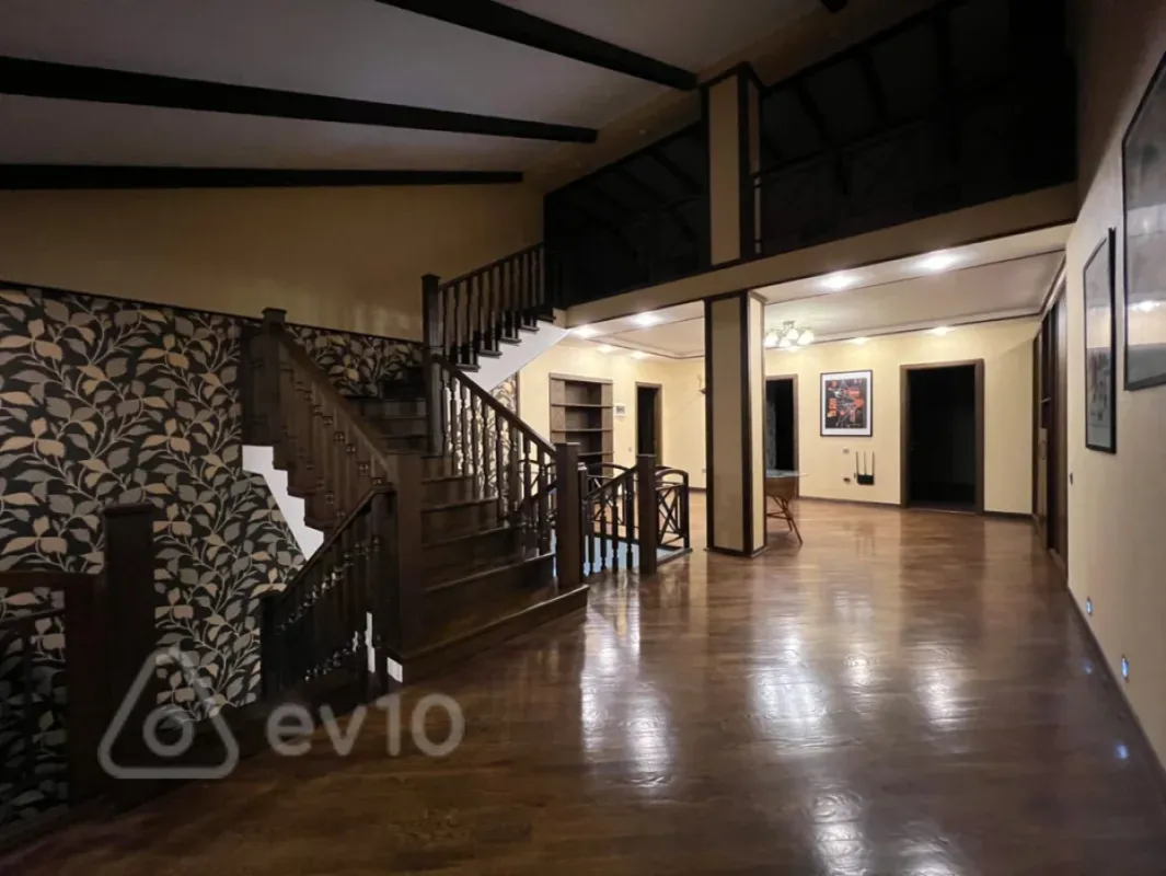 Kirayə verilir 5 otaqlı yeni tikili 450 m²