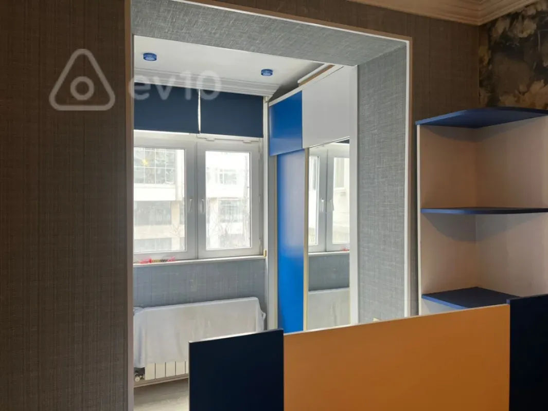 Kirayə verilir 3 otaqlı köhnə tikili 68 m²