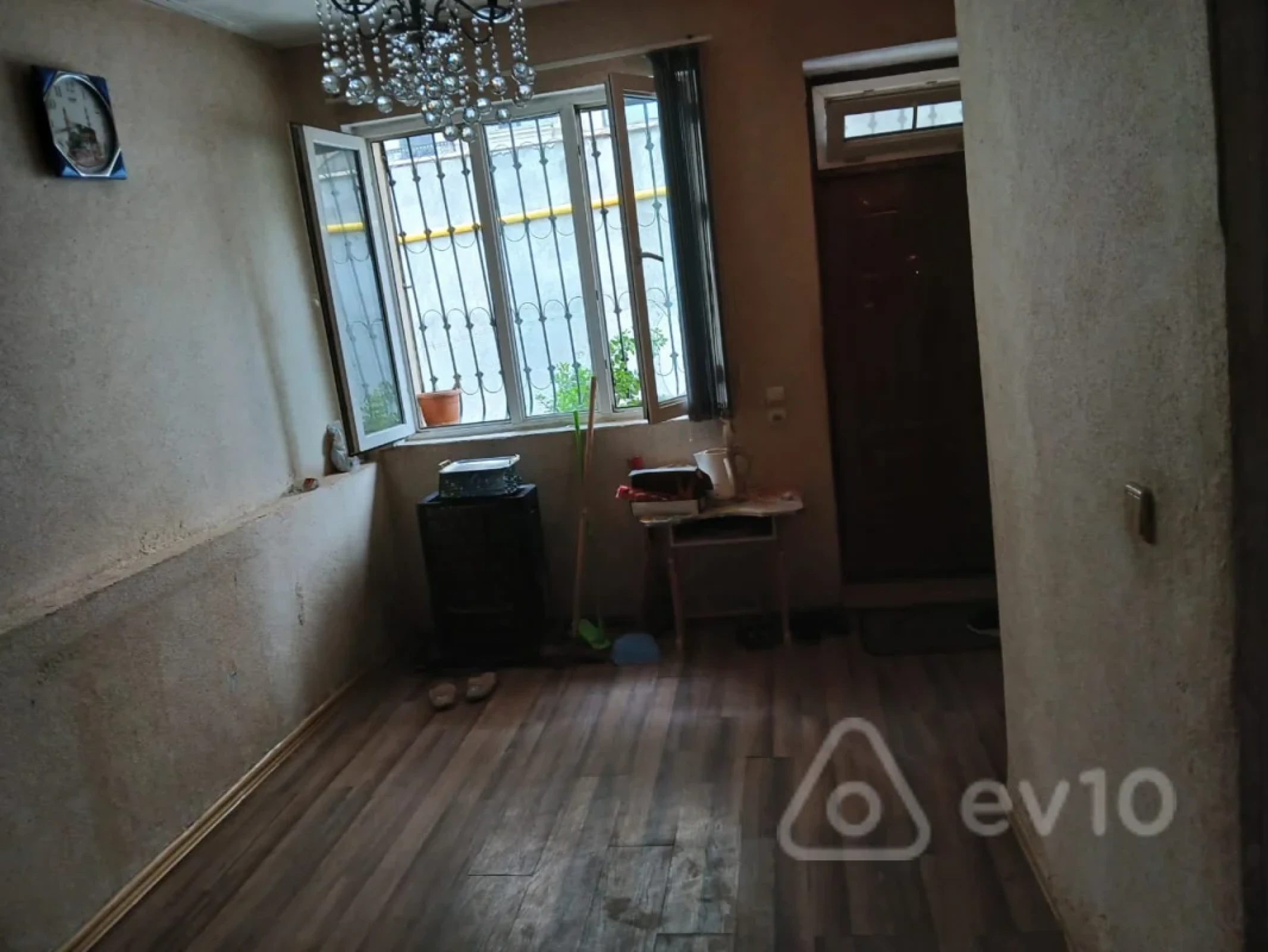 Satılır 2 otaqlı köhnə tikili 70 m²
