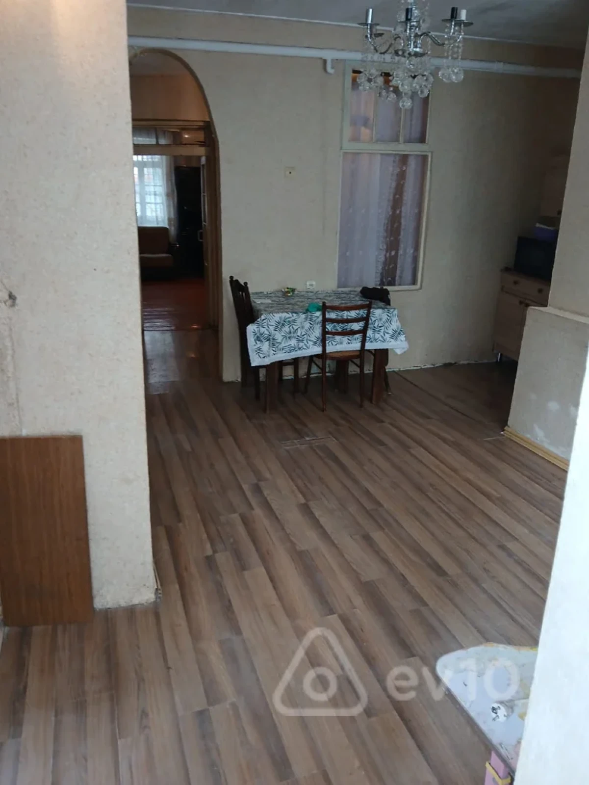 Satılır 2 otaqlı köhnə tikili 70 m²