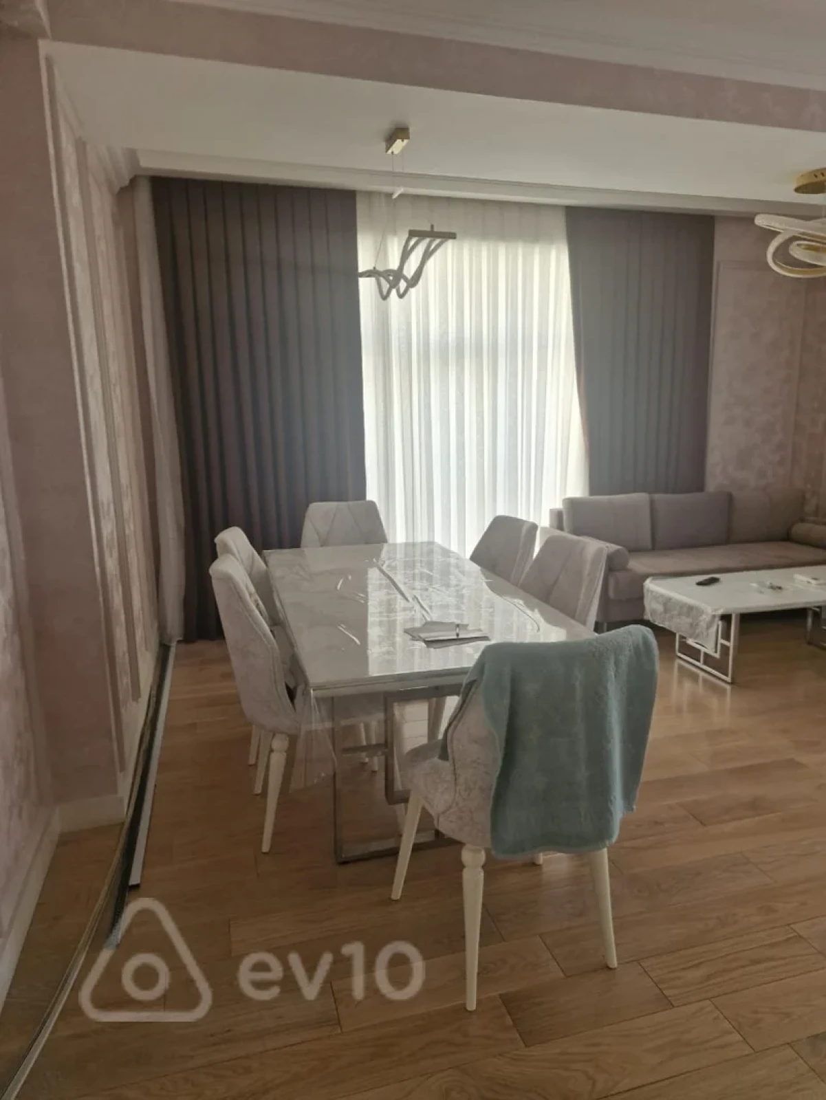 Kirayə verilir 2 otaqlı yeni tikili 112 m²