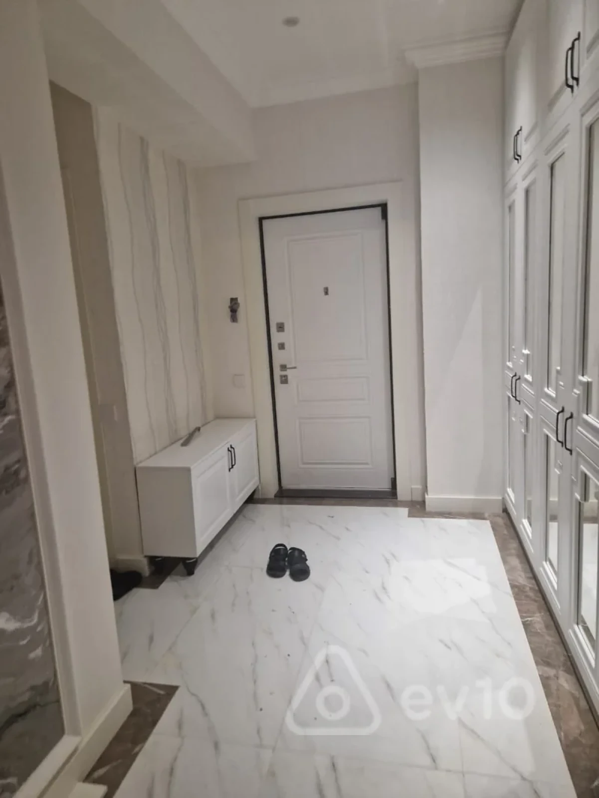 Kirayə verilir 2 otaqlı yeni tikili 112 m²