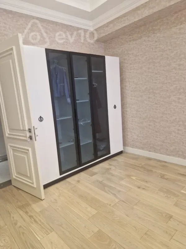 Kirayə verilir 2 otaqlı yeni tikili 112 m²