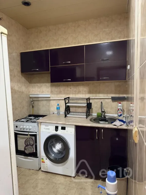 Kirayə verilir 2 otaqlı köhnə tikili 50 m²