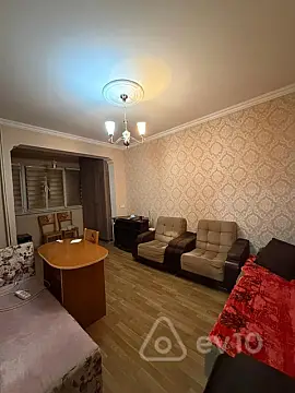 Kirayə verilir 2 otaqlı köhnə tikili 50 m²