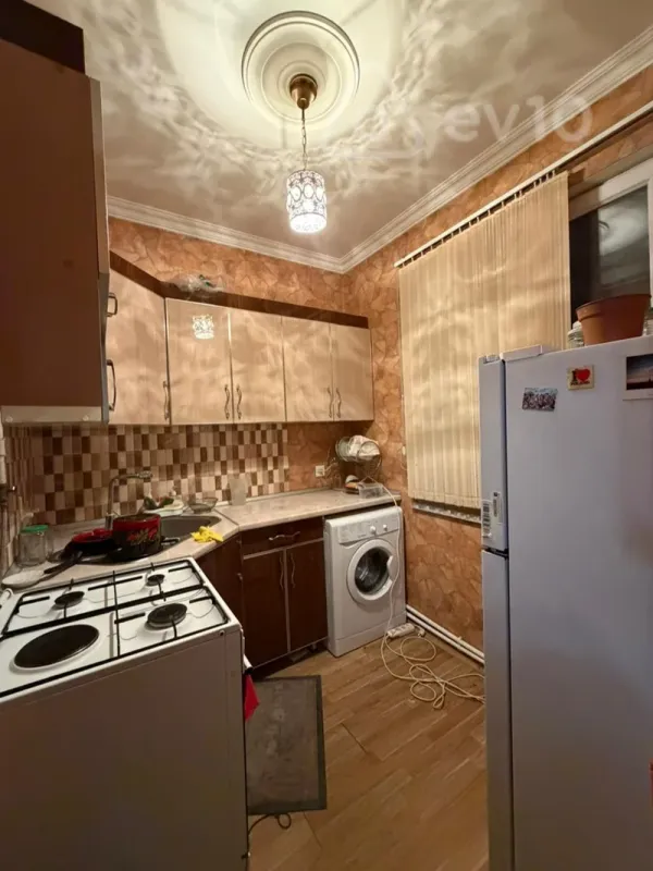 Kirayə verilir 2 otaqlı köhnə tikili 50 m²