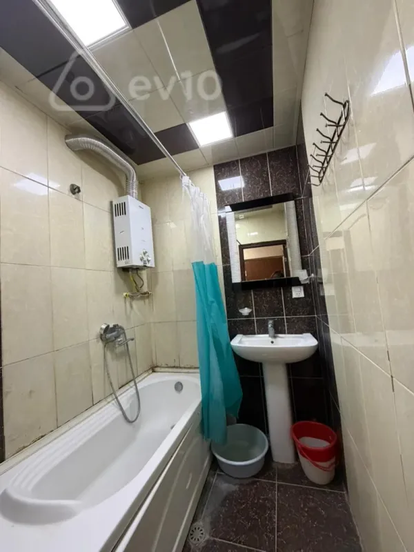 Kirayə verilir 2 otaqlı köhnə tikili 50 m²