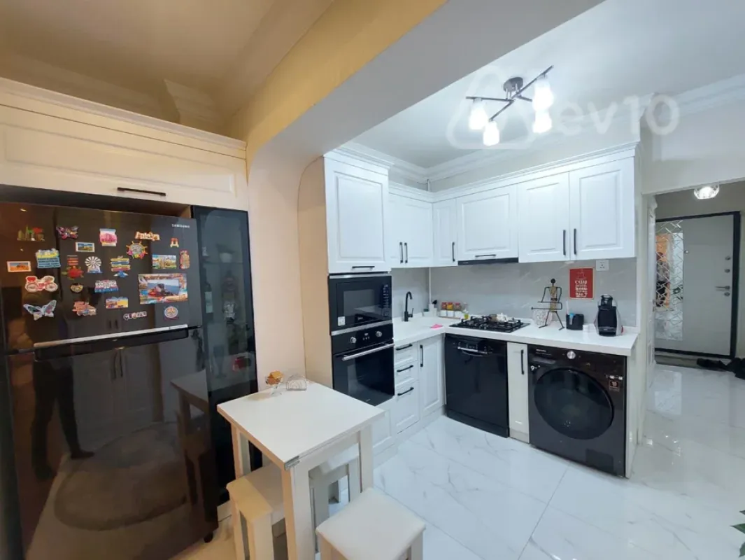 Satılır 3 otaqlı köhnə tikili 110 m²