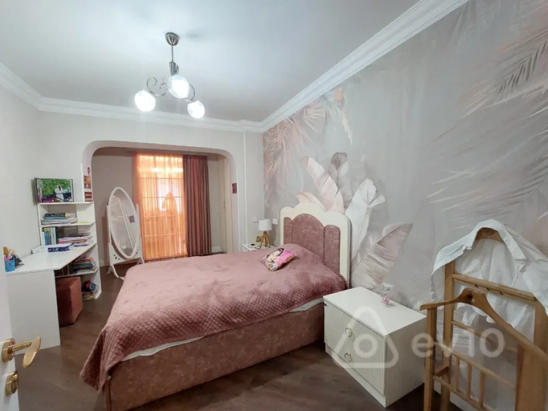 Satılır 3 otaqlı köhnə tikili 110 m²