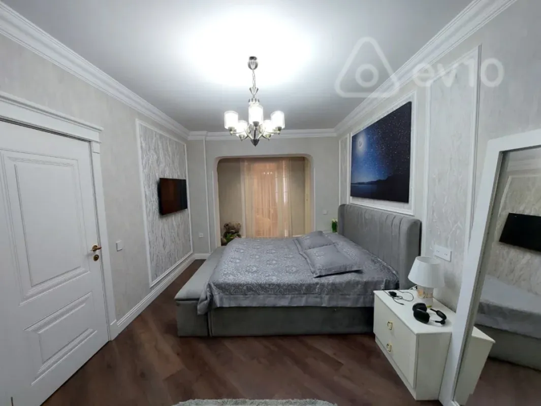Satılır 3 otaqlı köhnə tikili 110 m²