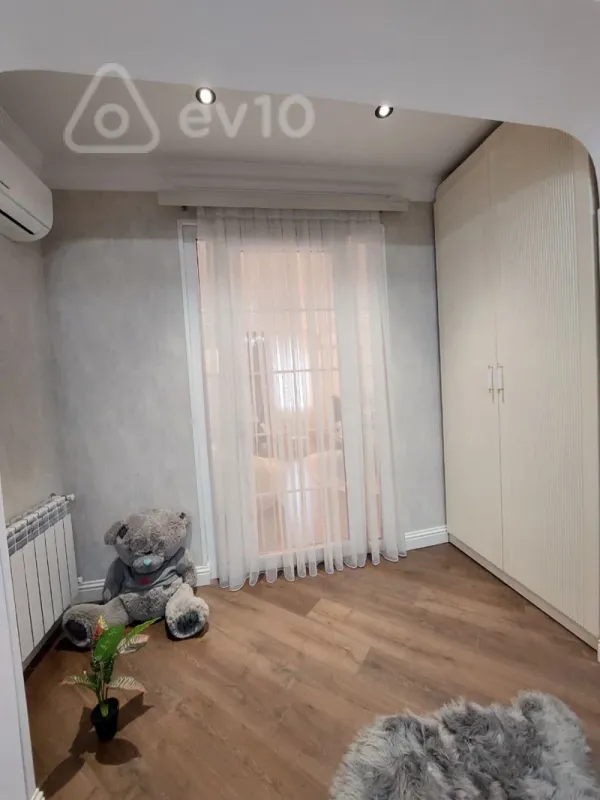Satılır 3 otaqlı köhnə tikili 110 m²
