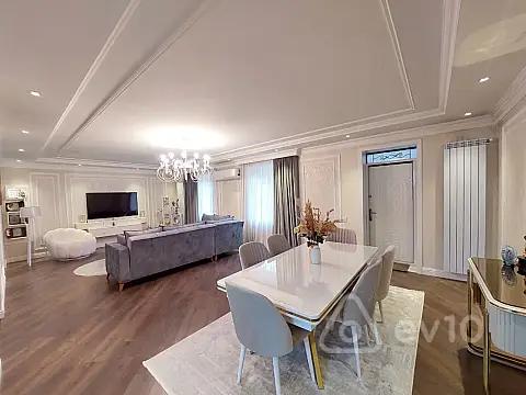 Satılır 3 otaqlı köhnə tikili 110 m²