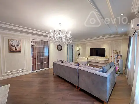 Satılır 3 otaqlı köhnə tikili 110 m²