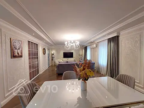 Satılır 3 otaqlı köhnə tikili 110 m²