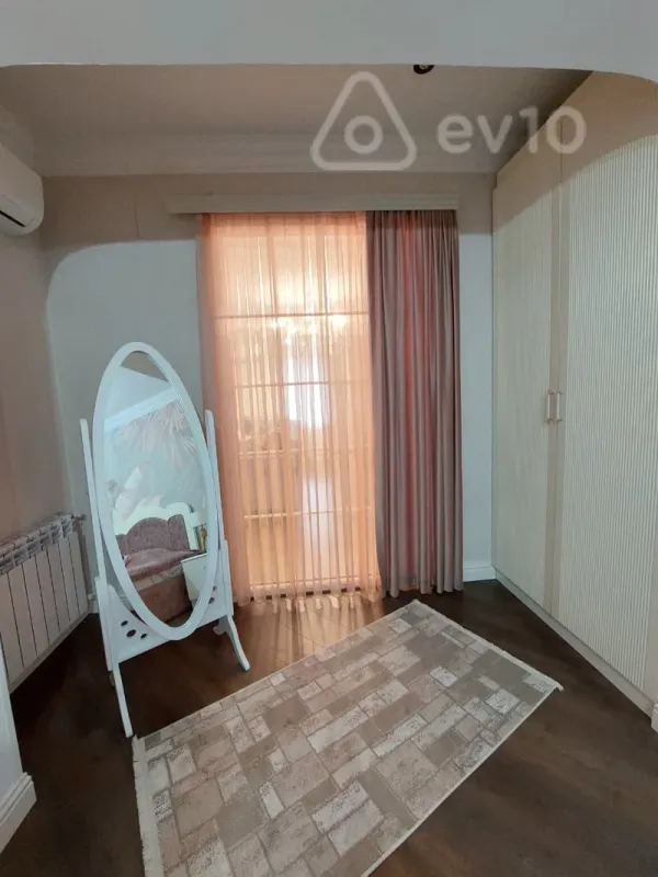 Satılır 3 otaqlı köhnə tikili 110 m²