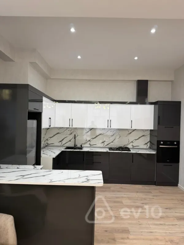 Satılır 2 otaqlı yeni tikili 80 m²