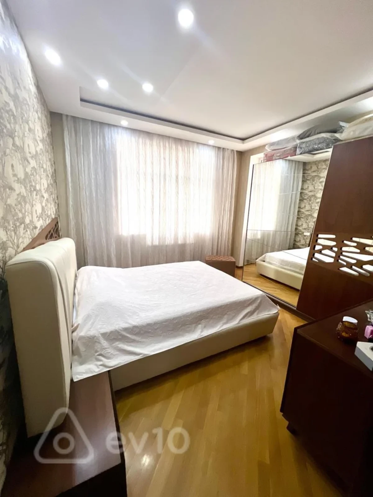 Satılır 3 otaqlı yeni tikili 120 m²