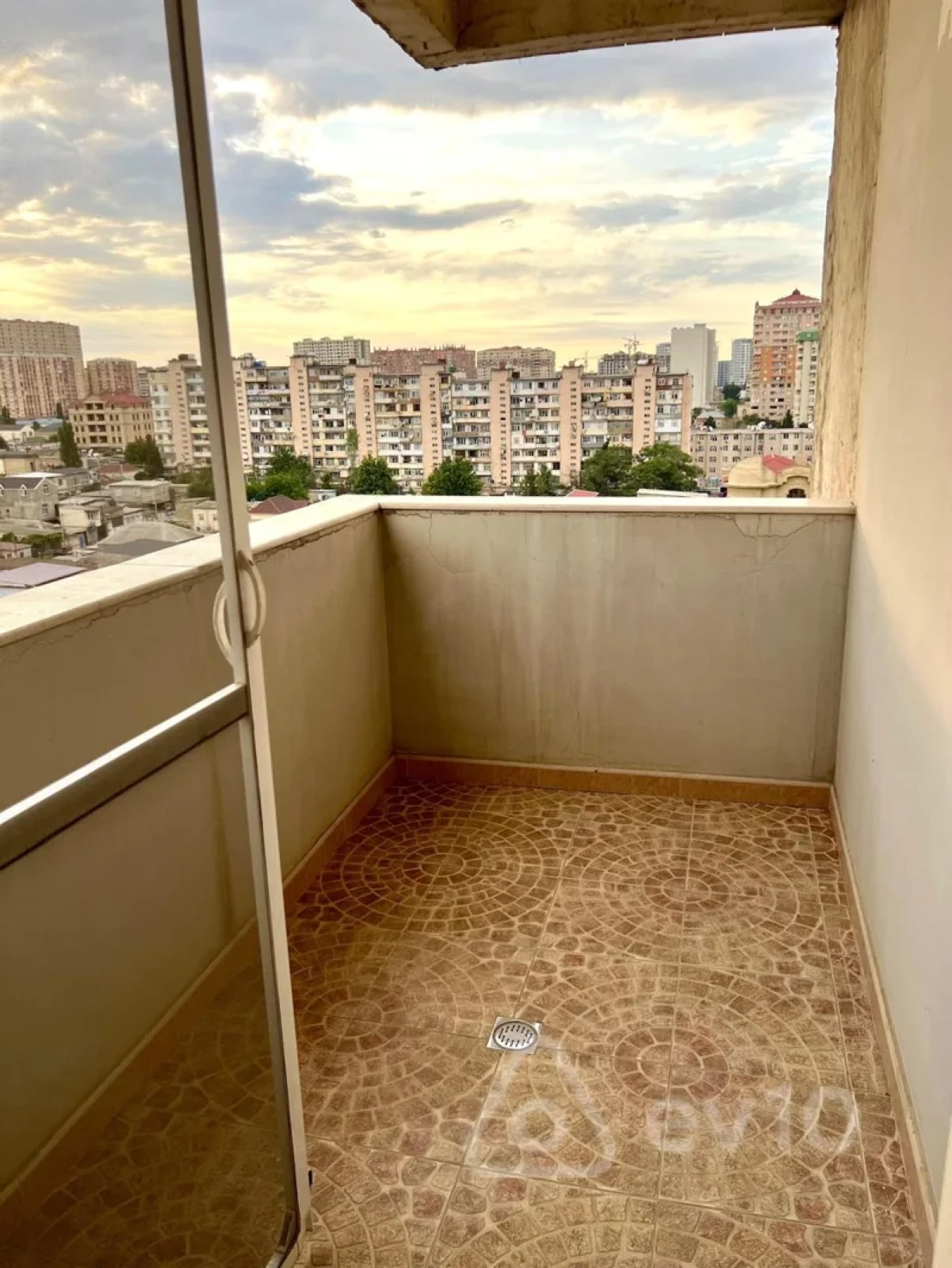 Satılır 3 otaqlı yeni tikili 120 m²