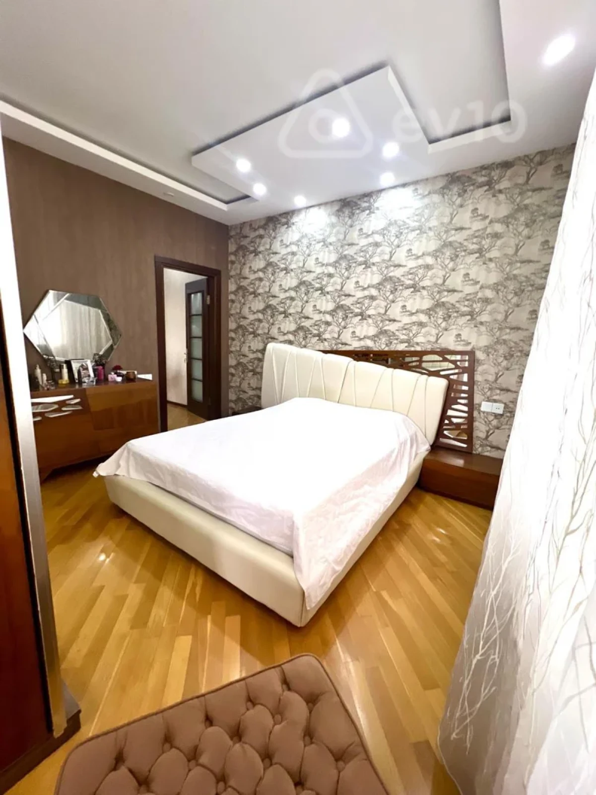 Satılır 3 otaqlı yeni tikili 120 m²