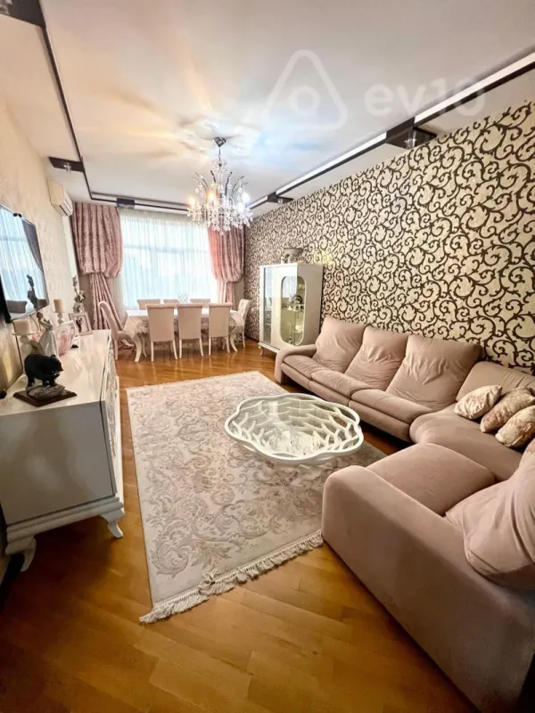 Satılır 3 otaqlı yeni tikili 120 m²