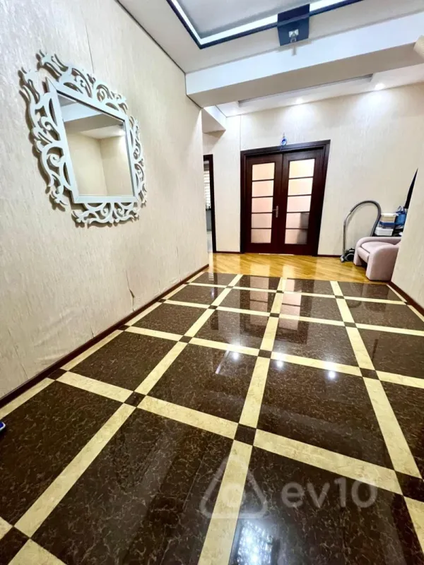 Satılır 3 otaqlı yeni tikili 120 m²