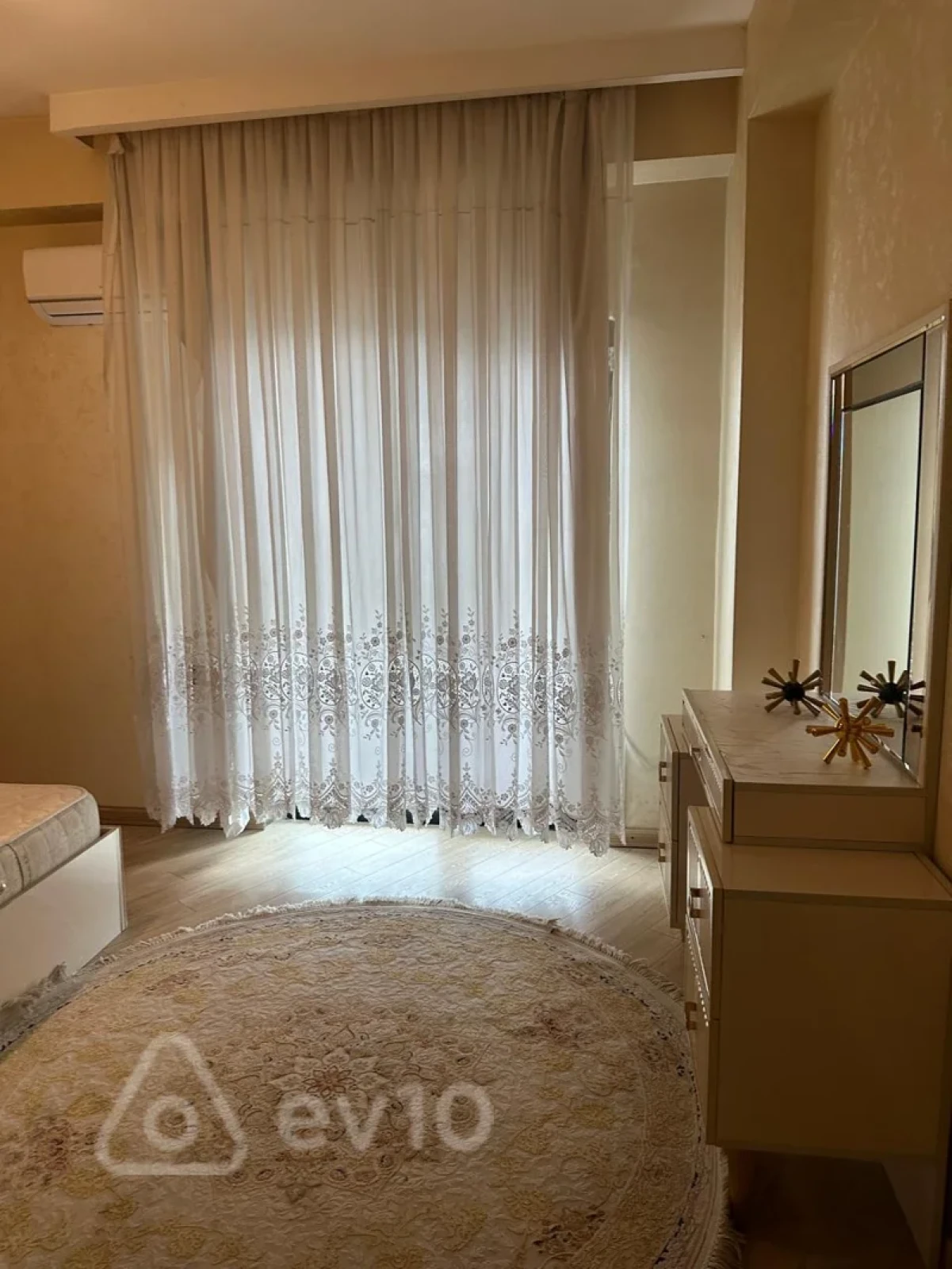 Kirayə verilir 3 otaqlı yeni tikili 100 m²