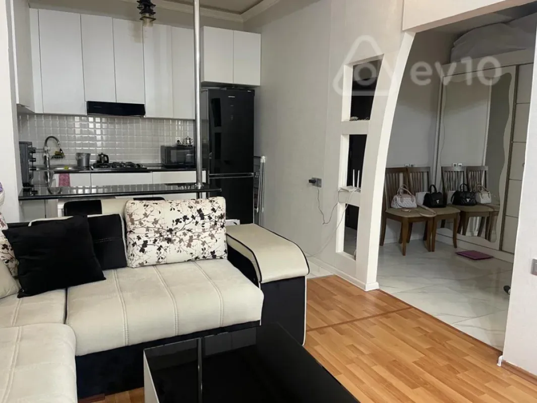 Satılır 2 otaqlı yeni tikili 50 m²
