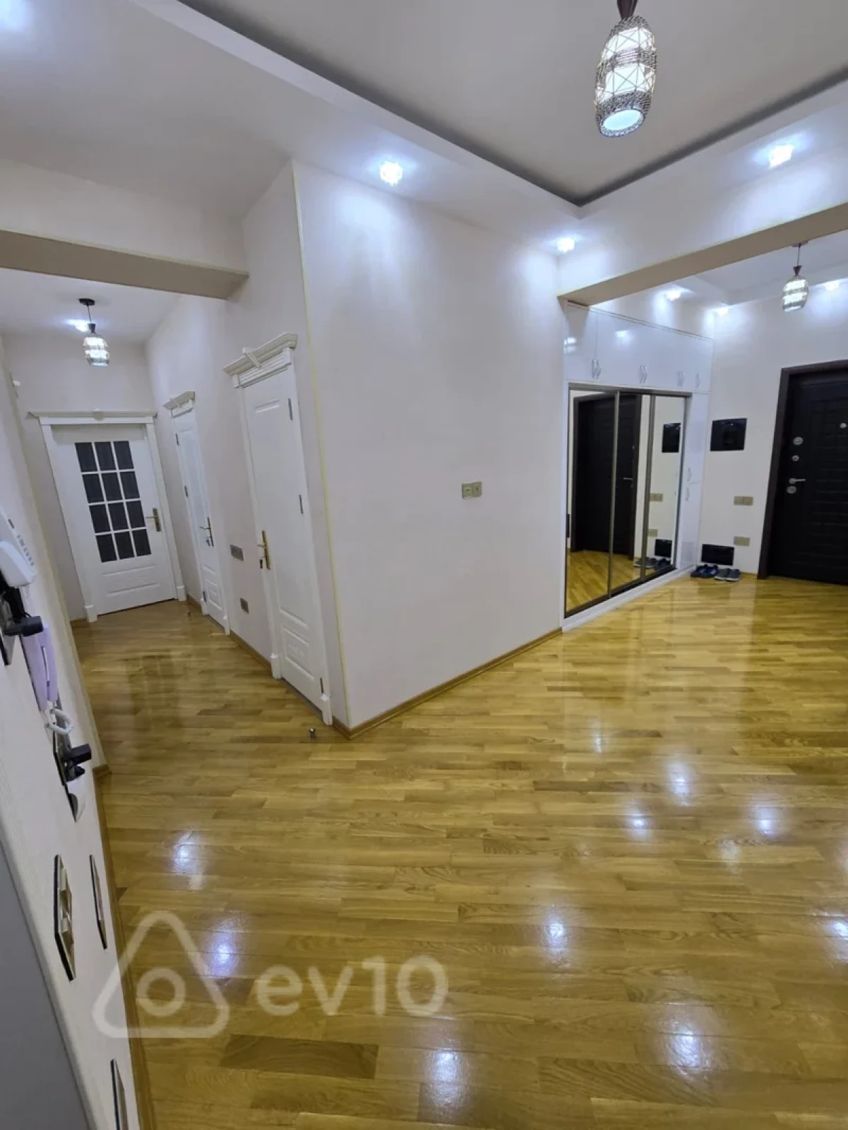 Kirayə verilir 2 otaqlı yeni tikili 94 m²