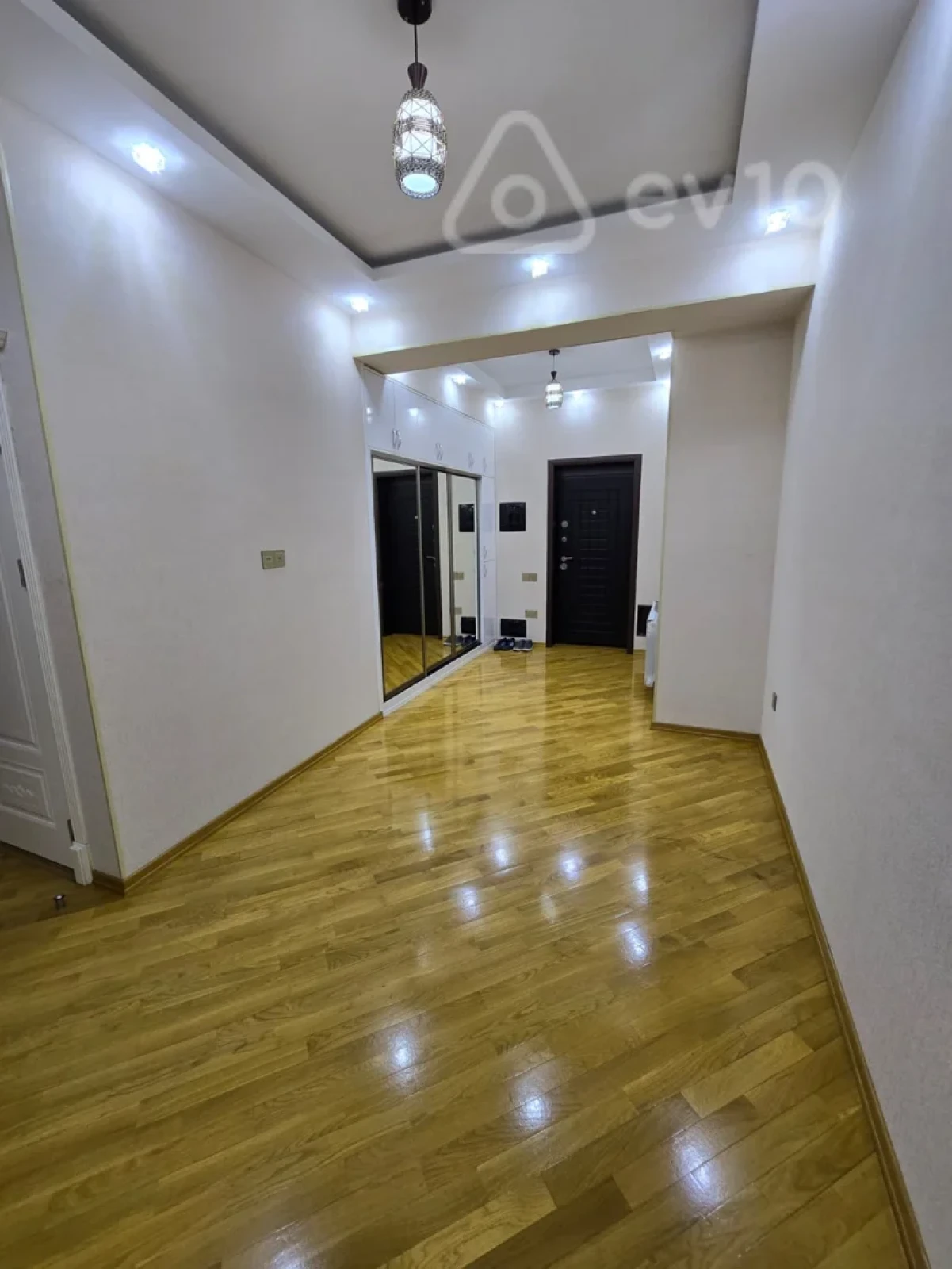 Kirayə verilir 2 otaqlı yeni tikili 94 m²