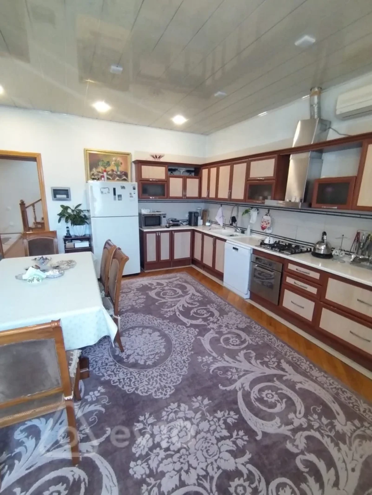 Satılır 9 otaqlı həyət evi 640 m²
