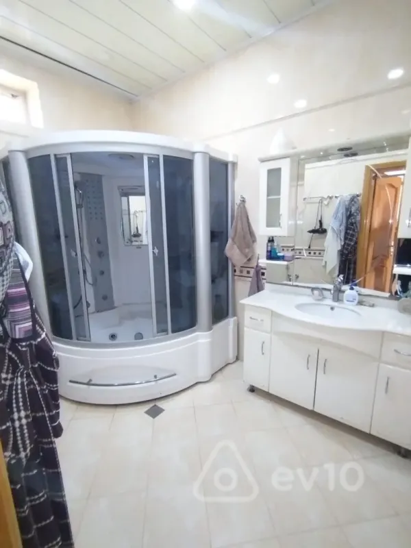 Satılır 9 otaqlı həyət evi 640 m²