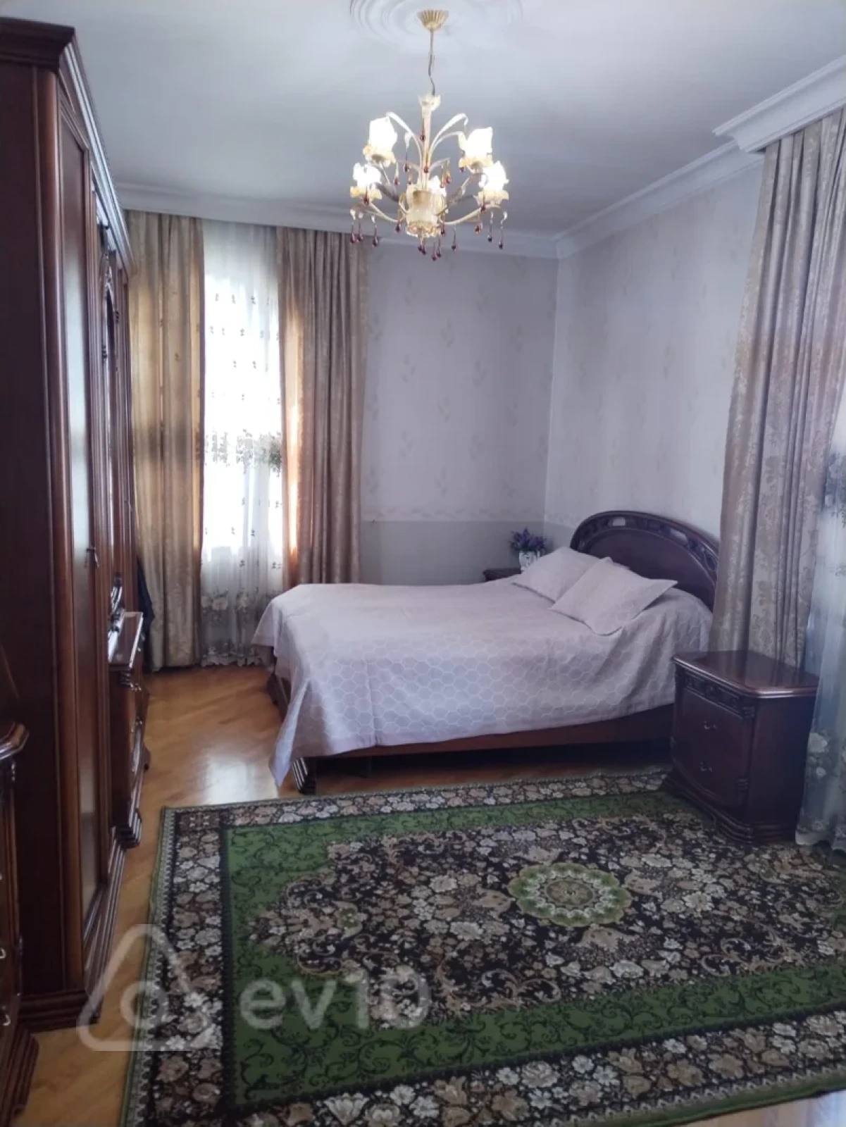 Satılır 9 otaqlı həyət evi 640 m²