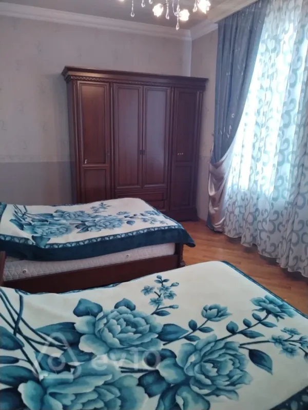 Satılır 9 otaqlı həyət evi 640 m²