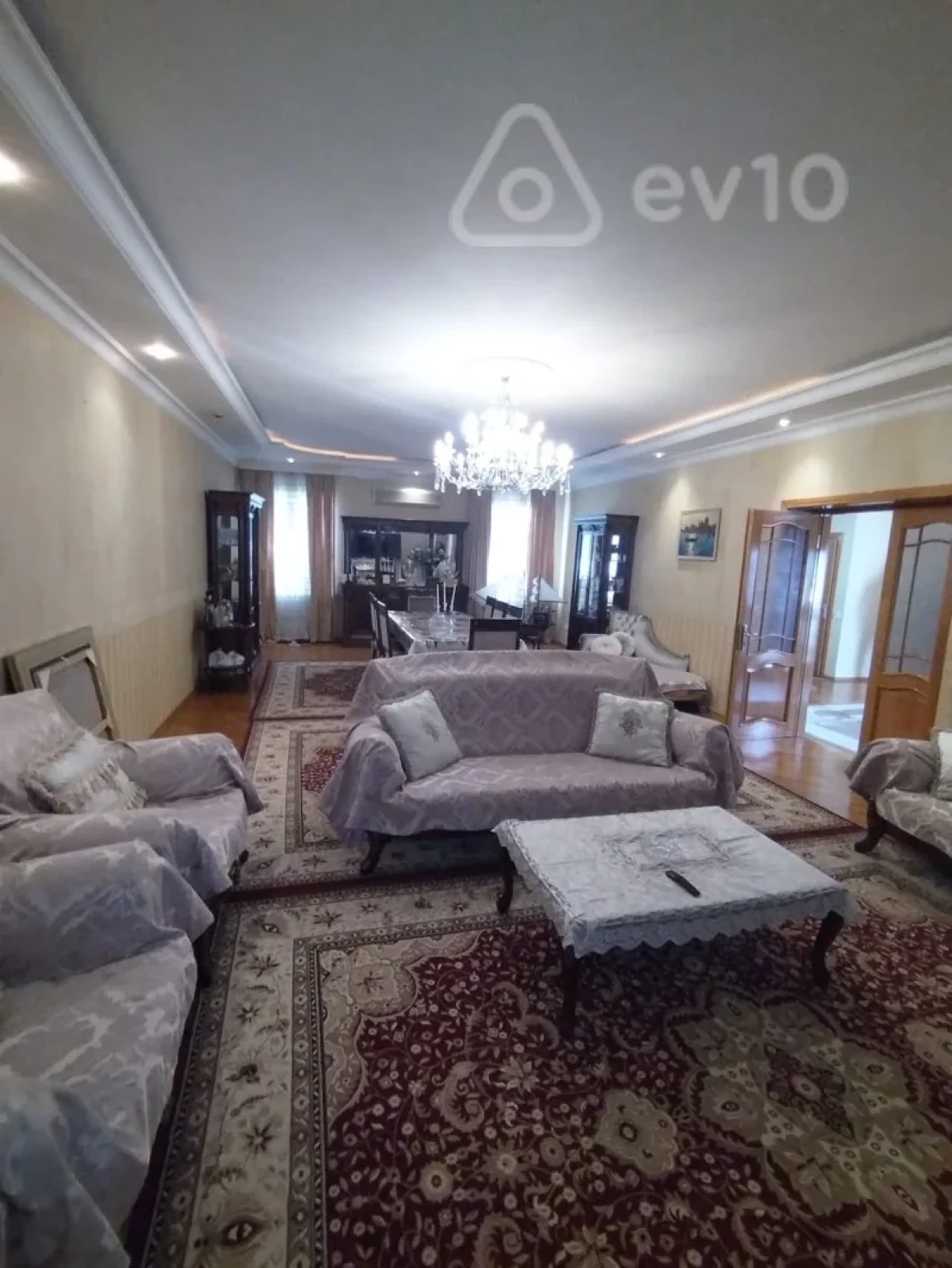Satılır 9 otaqlı həyət evi 640 m²