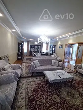 Satılır 9 otaqlı həyət evi 640 m²