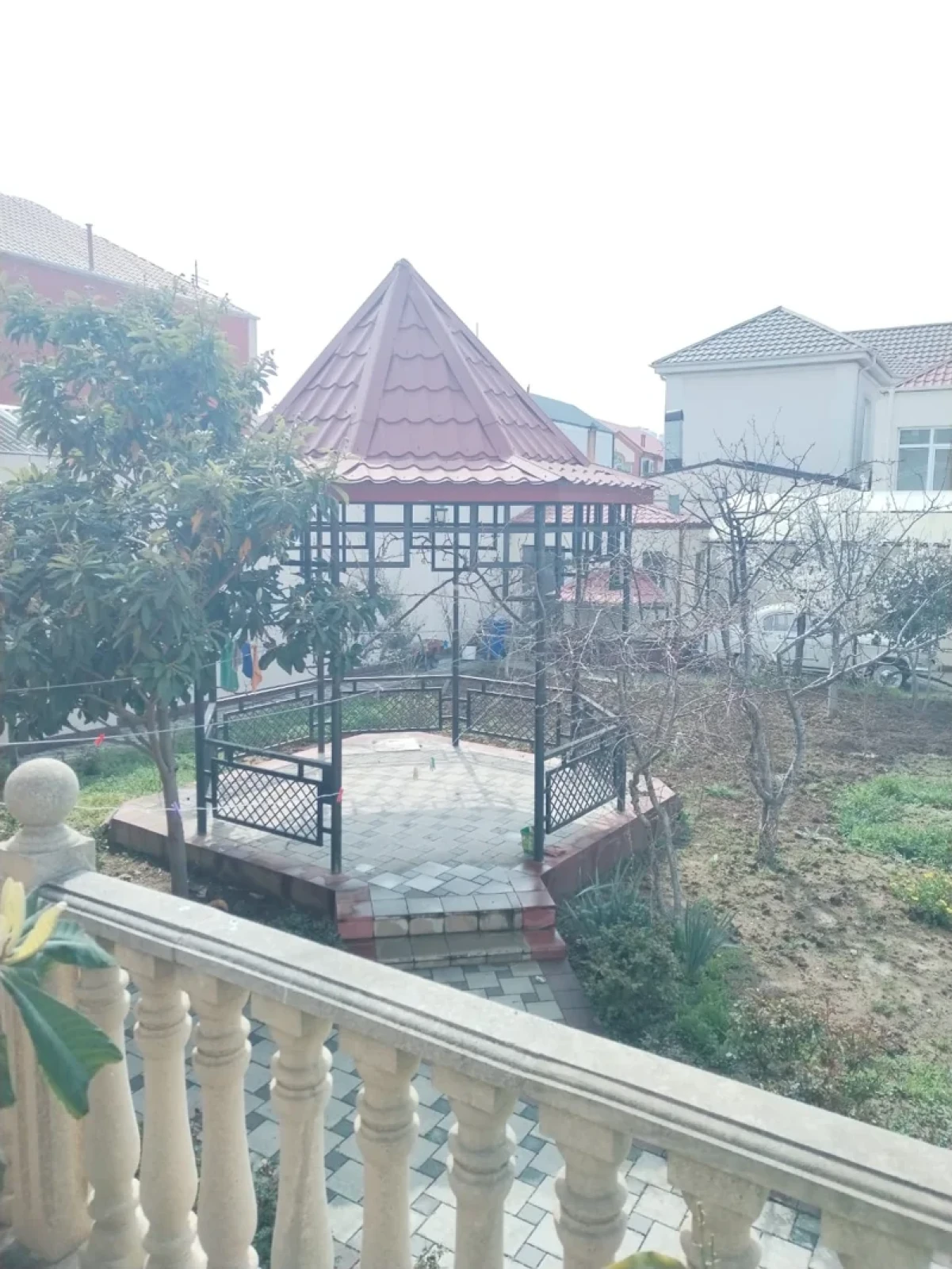 Satılır 9 otaqlı həyət evi 640 m²