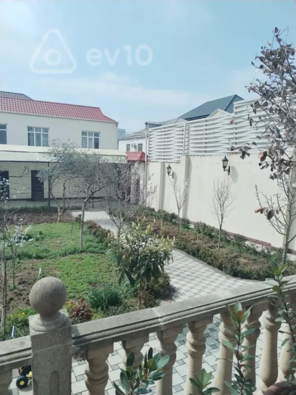 Satılır 9 otaqlı həyət evi 640 m²